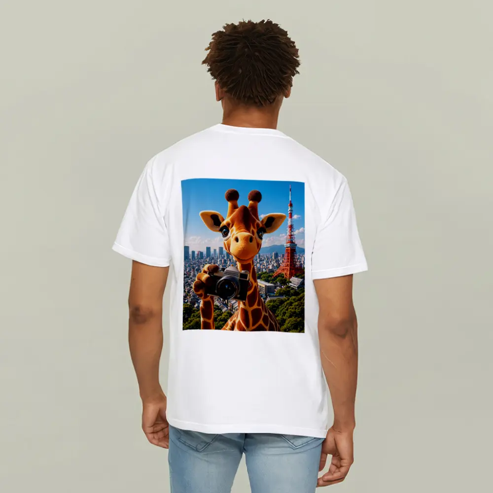 Giraffe Tourist With Camera Tokyo Tower – T-Shirts