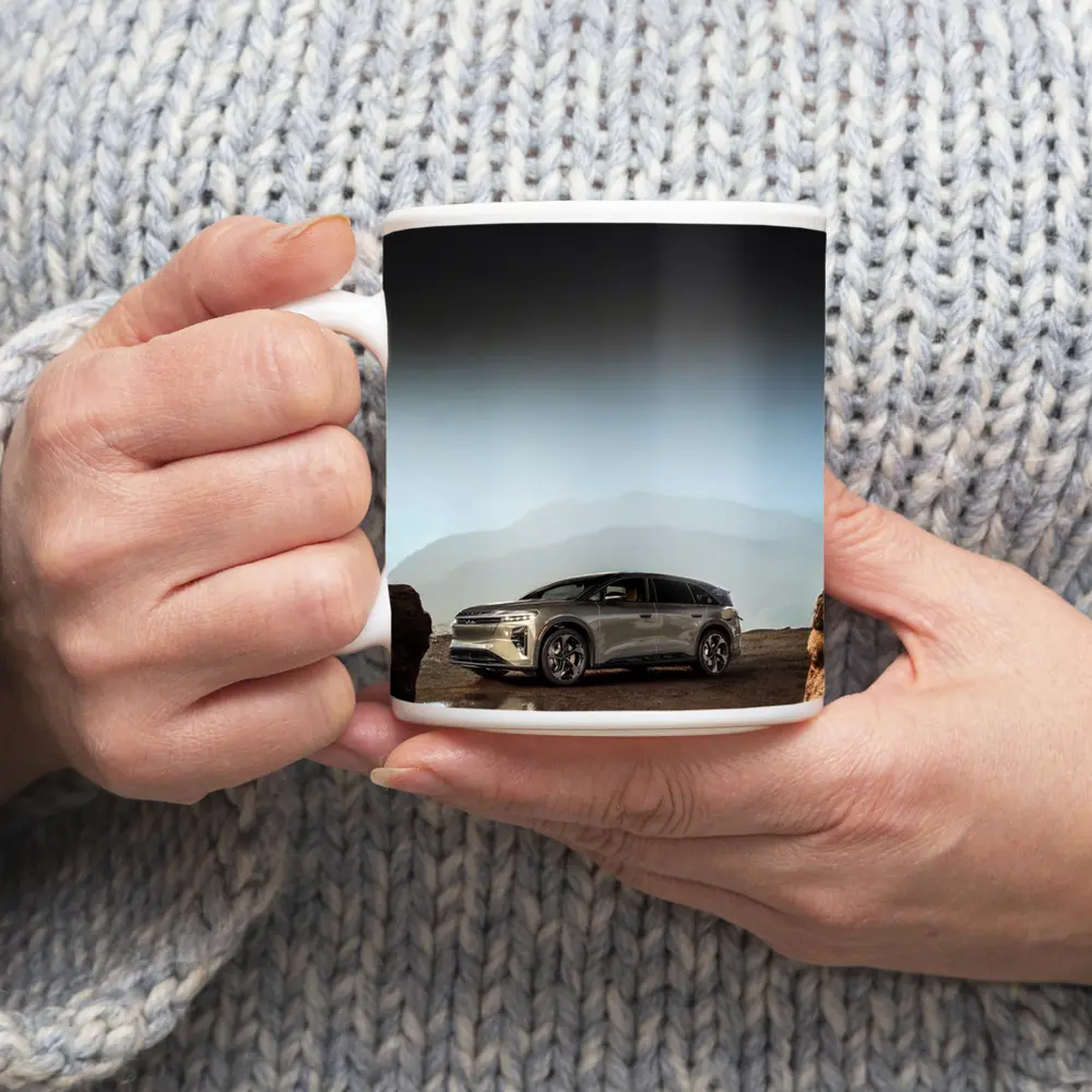 Lucid Gravity SUV Parked Rocky Mountain Landscape – Mugs