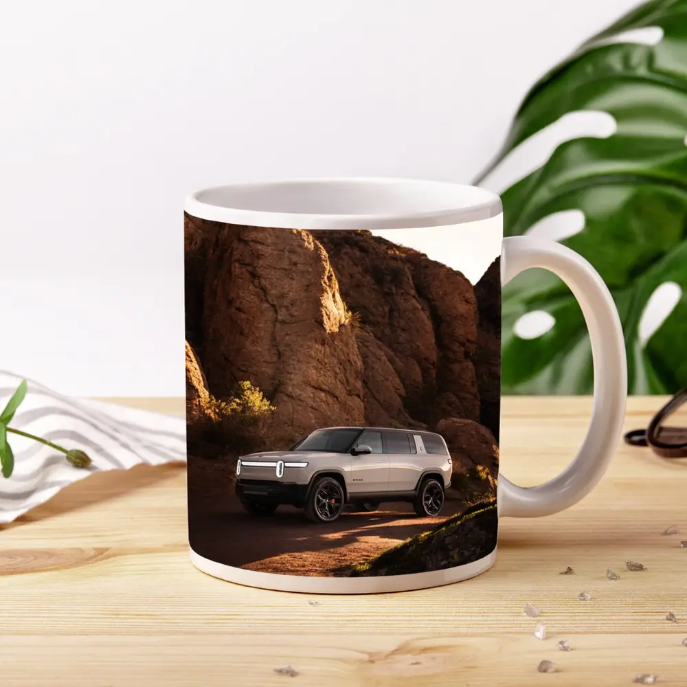 Rivian R1S SUV Rocky Desert Landscape – Mugs