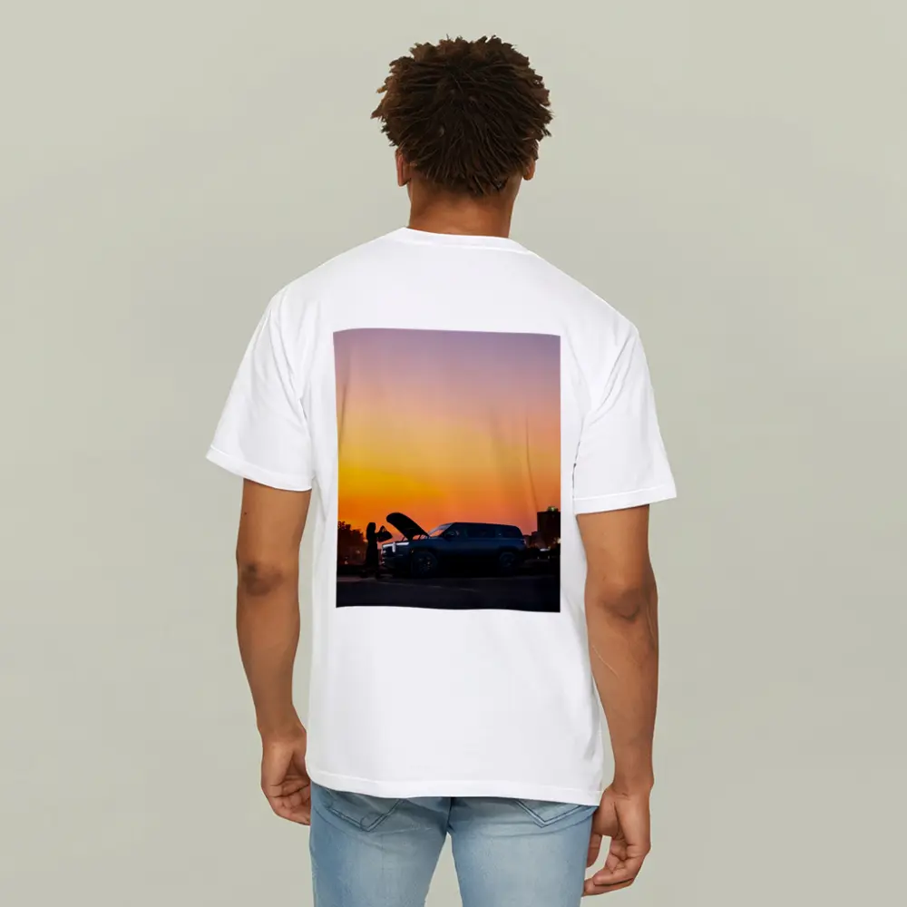 Rivian R1S Electric SUV City Sunset – T-Shirts