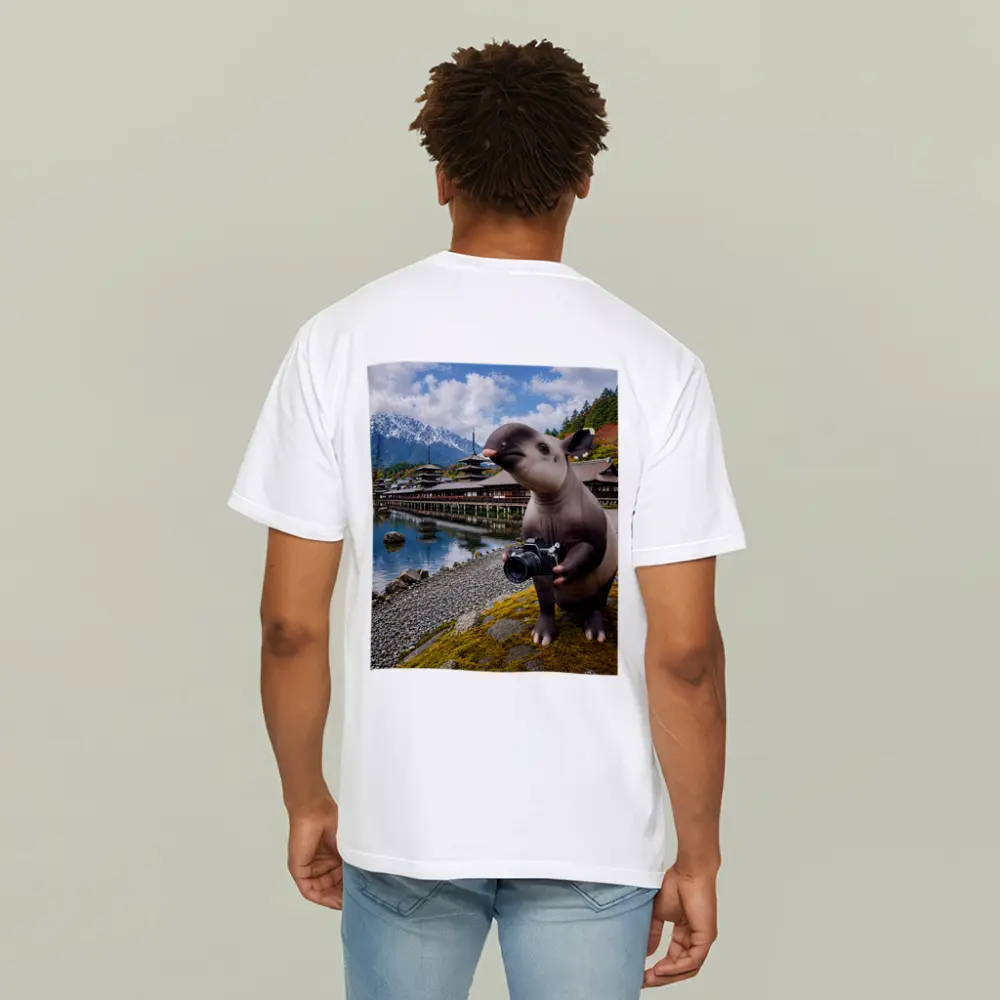 Tapir Tourist Holding Camera Japanese Temple – T-Shirts