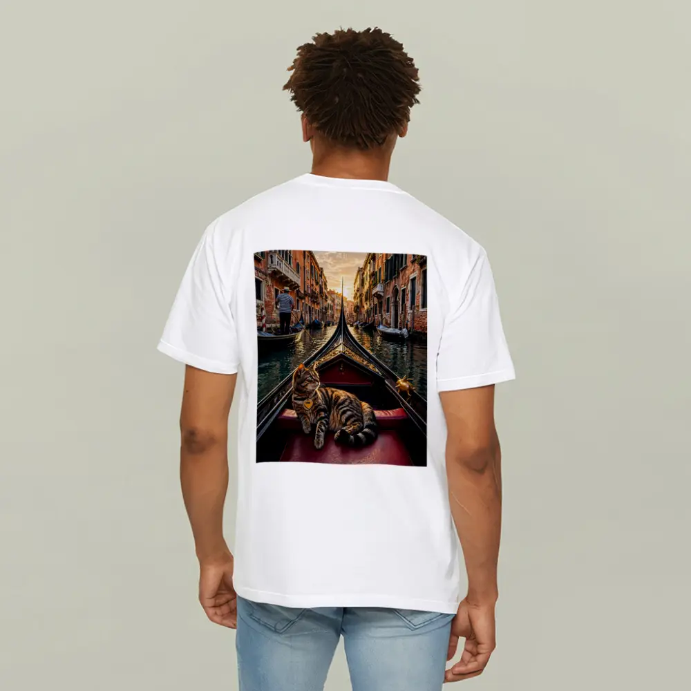 Tabby Cat Relaxing On Venice Gondola Canal – T-Shirts
