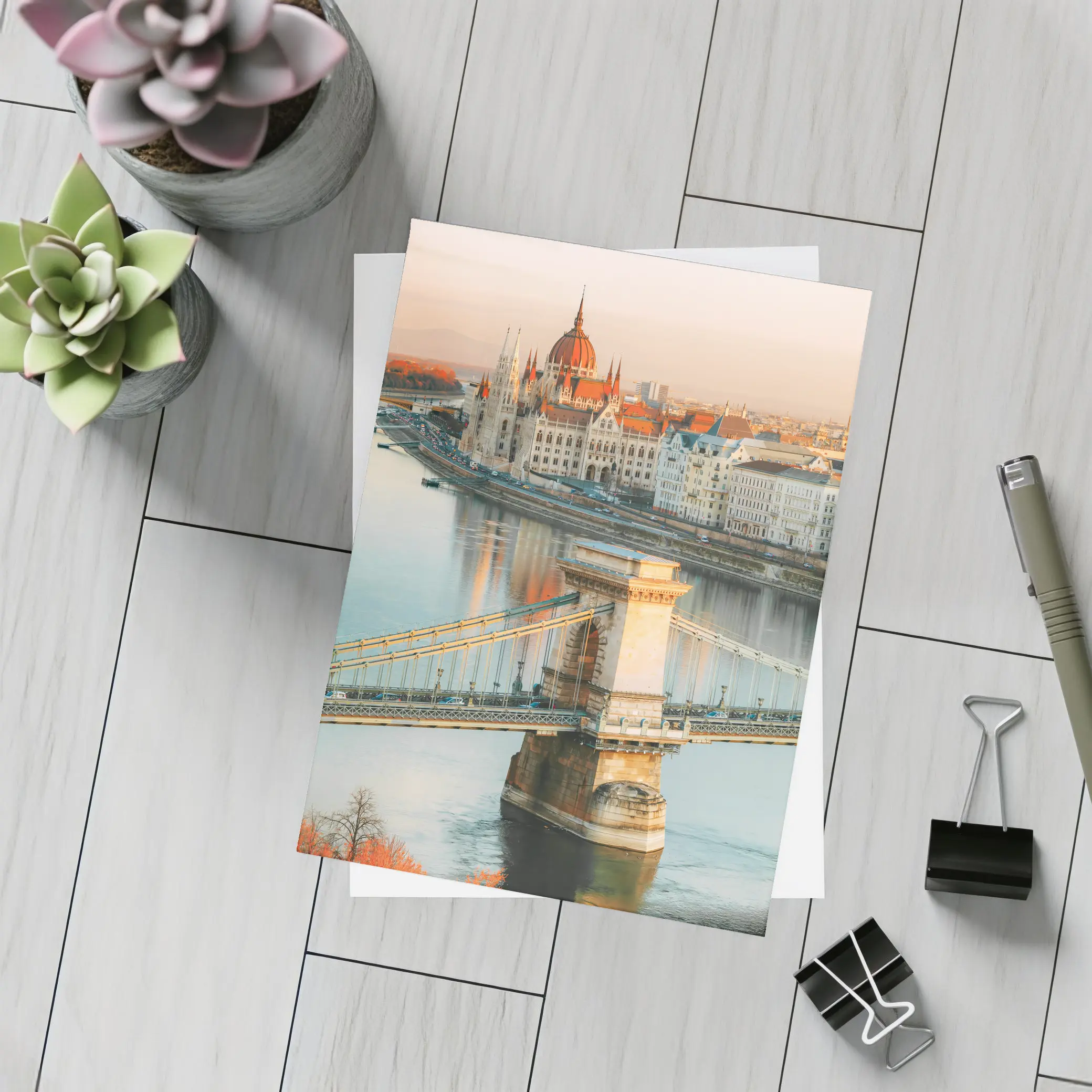 Budapest Chain Bridge Parliament Golden Sunset – Postcards