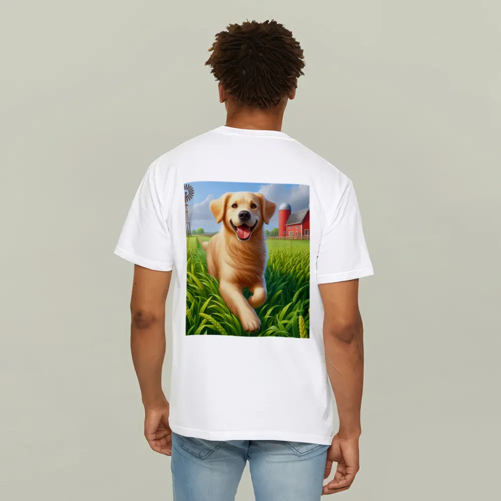 Golden Retriever Running on Green Farm – T-Shirts