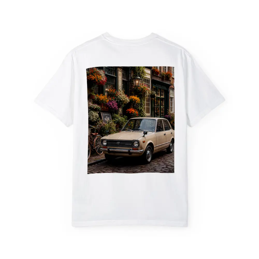 Toyota Corolla Classic Car Cobblestone Street Scene – T-Shirts