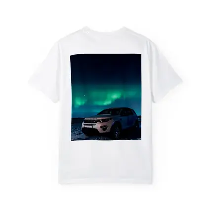 Land Rover Discovery Under Northern Lights Sky