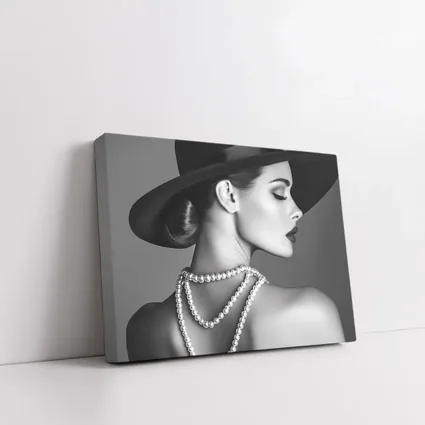 Elegant Woman Pearl Necklace Wide Brim Hat