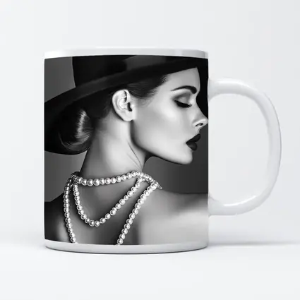 Elegant Woman Pearl Necklace Wide Brim Hat