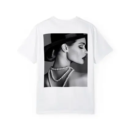 Elegant Woman Pearl Necklace Wide Brim Hat