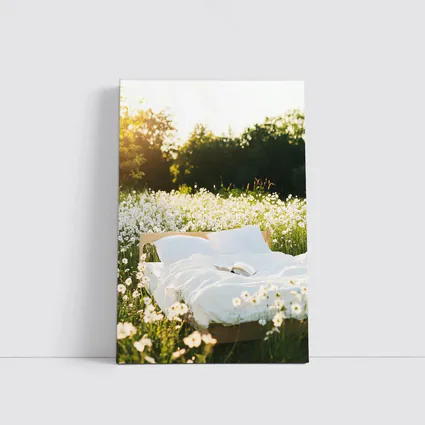Cozy Bed In Sunny Daisy Field