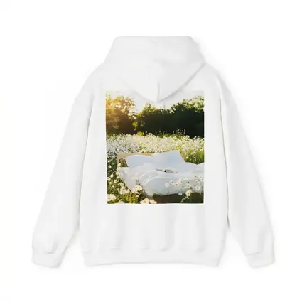 Cozy Bed In Sunny Daisy Field