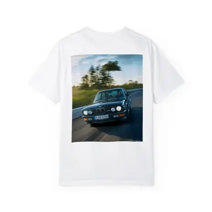 BMW M5 E28 Classic Black Road Drive
